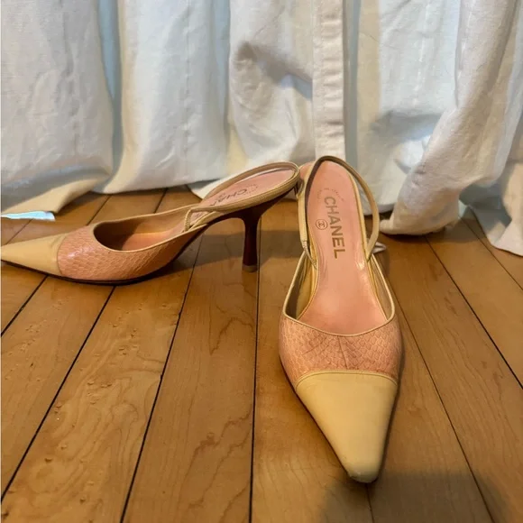 CHANEL Women's Pink and Cream Pointed Heels - Picture 2 of 6